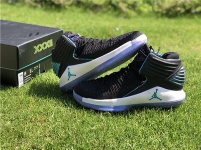 AJ 32 Bordroom CEO