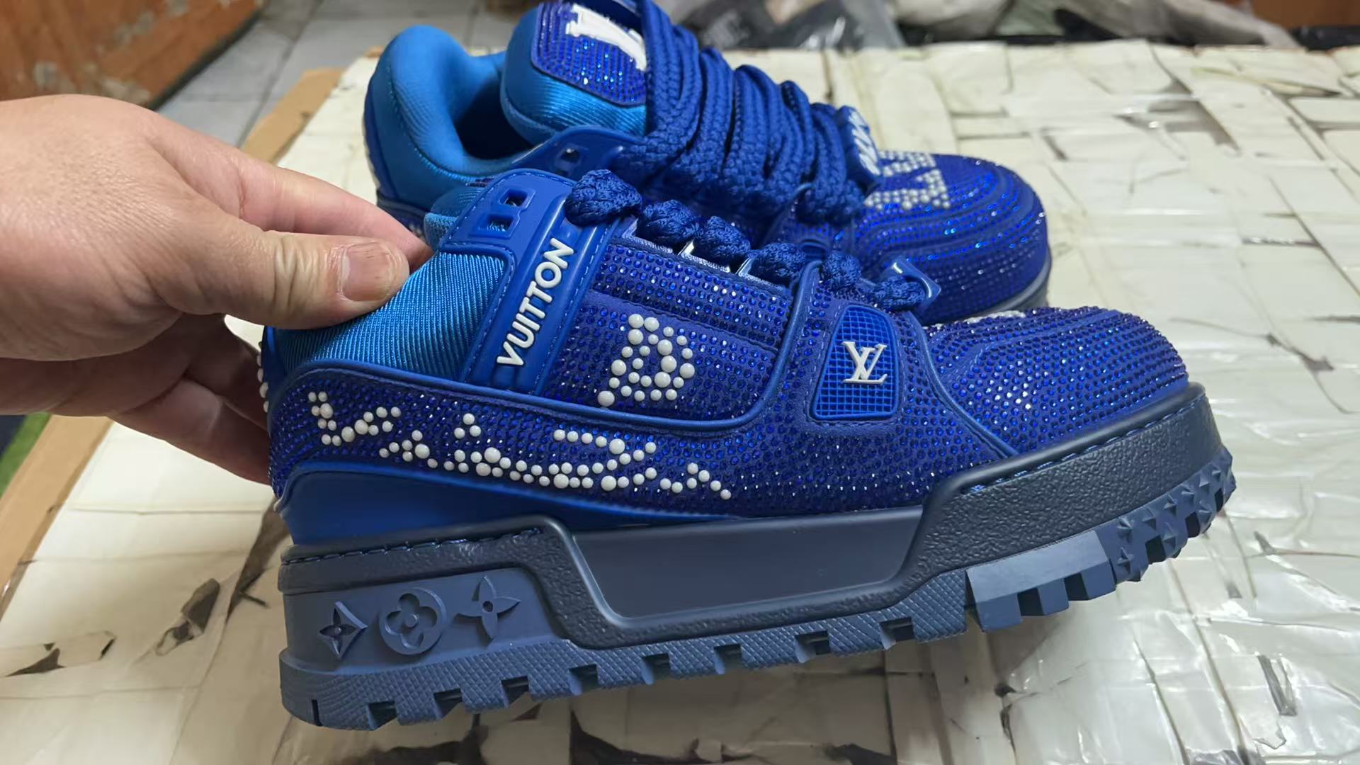 LV Shoes(AAA)-1070