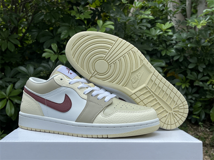 Air Jordan 1 Low Team Gold