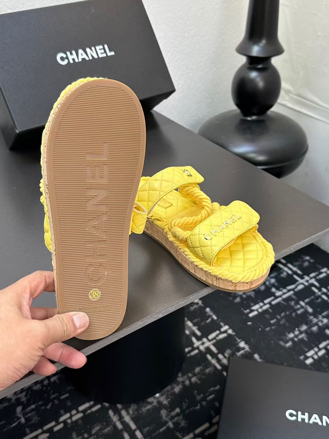 Chanel Slippers Women(AAA)-029