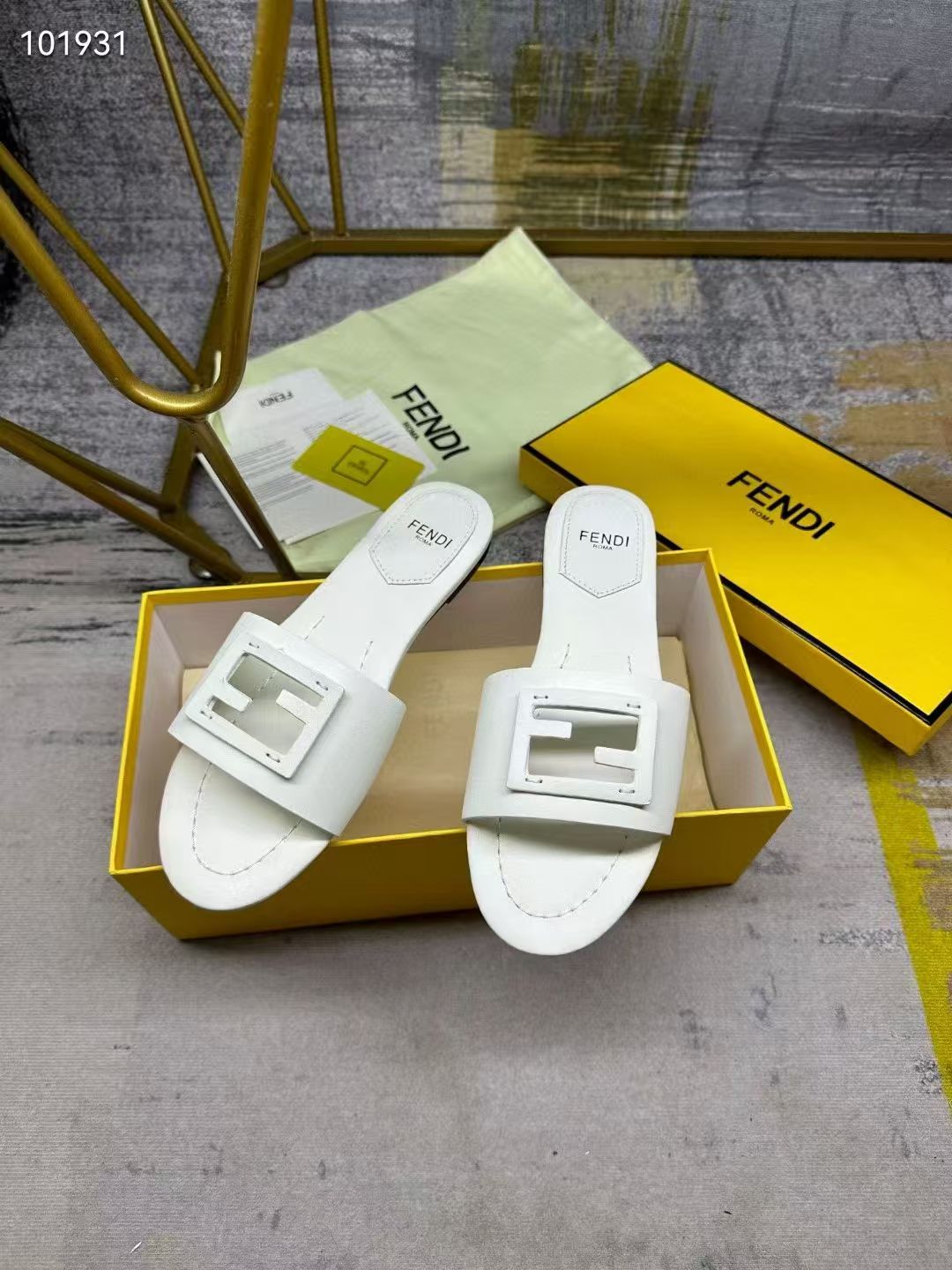 Fendi Slippers Women(AAA)-010