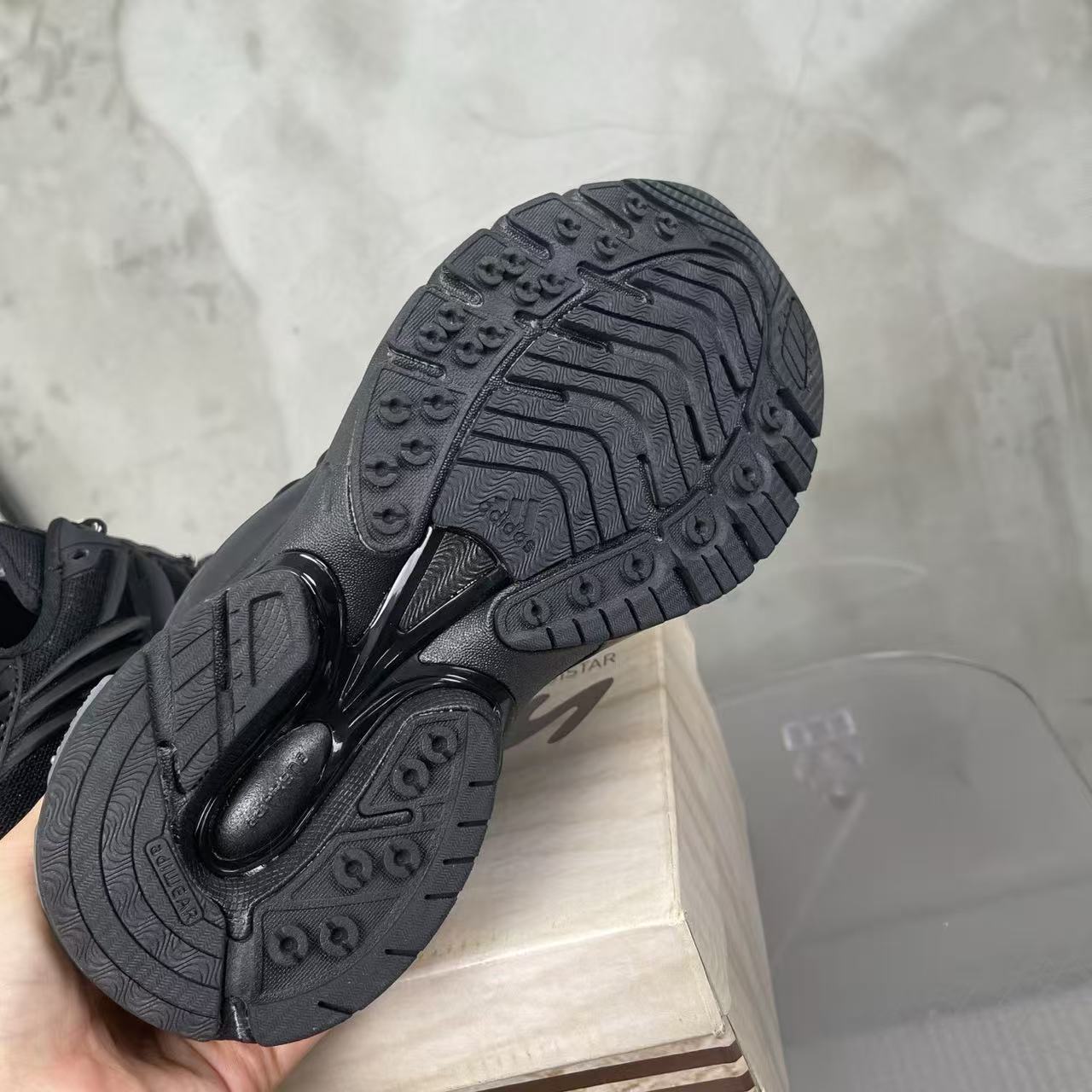 Pharrell Williams x adidas Adistar Jellyfish-009